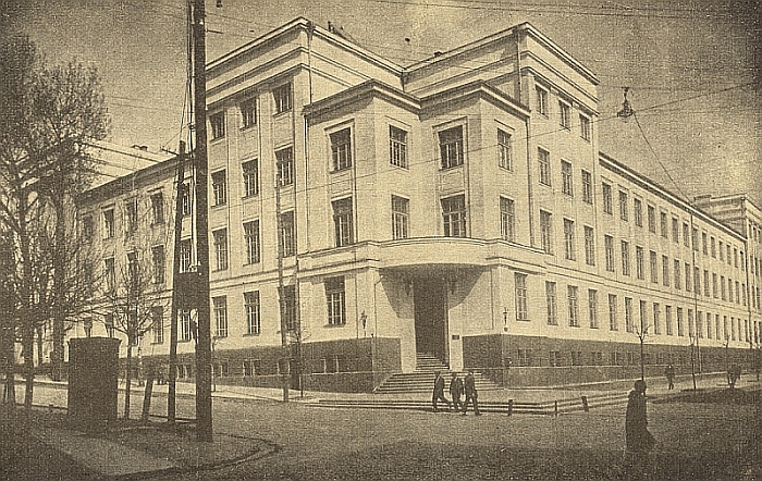 1105.jpg - 1929 m. Biblioteka persikėlė į Universiteto Didžiuosius rūmus (K. Donelaičio g. 20).